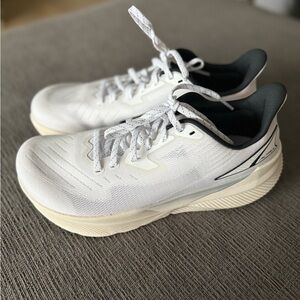 Altra Experience Flow - Brand New 9.5